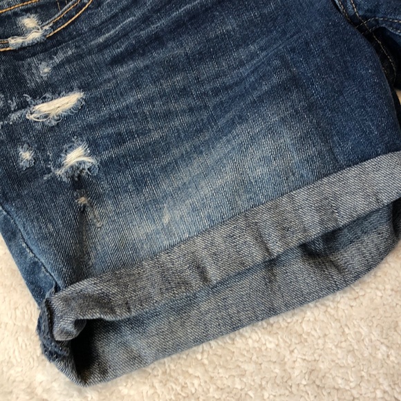 American Eagle Outfitters Blue Medium Wash Distressed Midi Shorts Size 6 - Picture 6 of 14